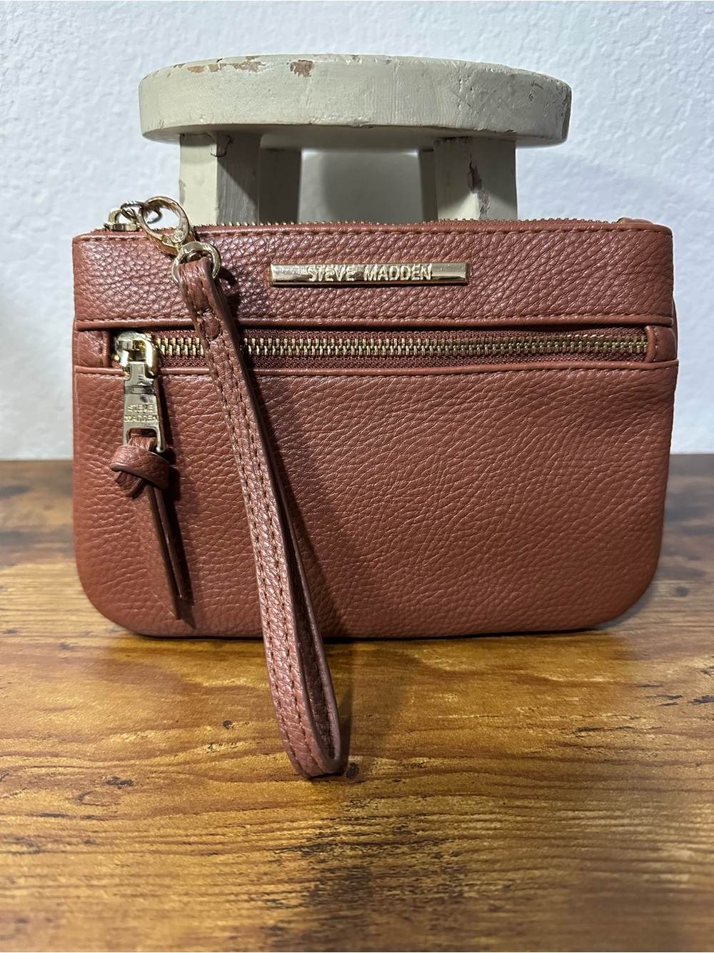 Steve Madden Pebbled Wristlet in Rust